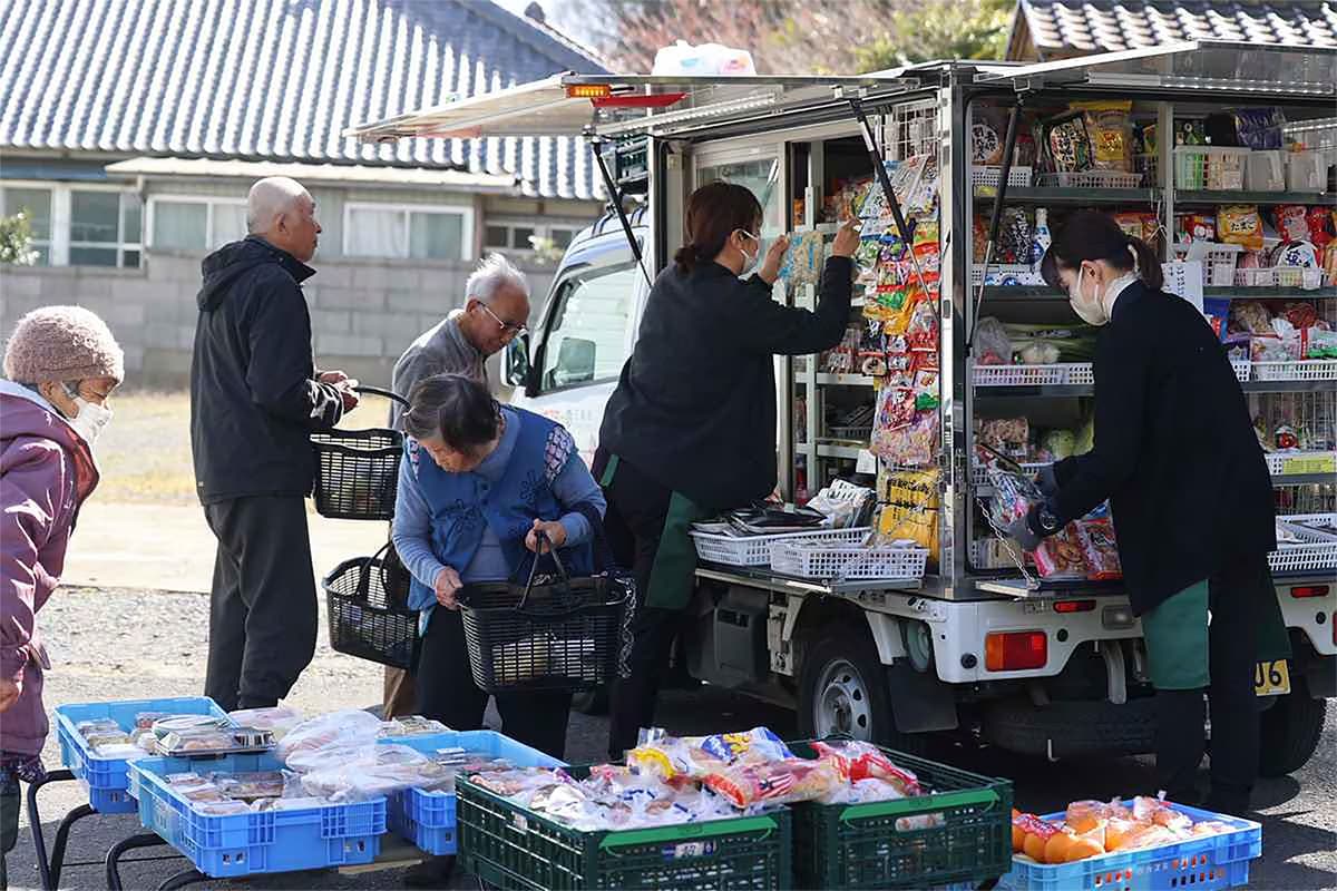 Insights into Japan's Consumer Segments in 2024s - silver market